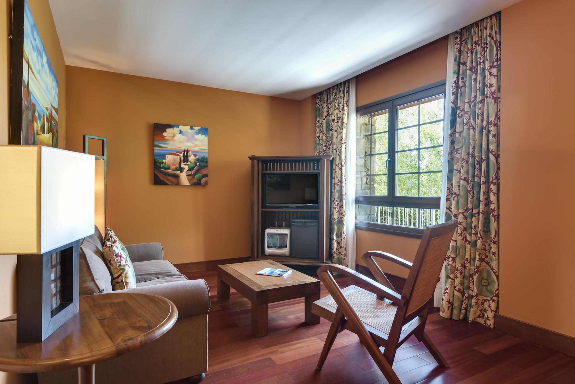 Hotel & Spa Monasterio De Boltaña Екстериор снимка A living room