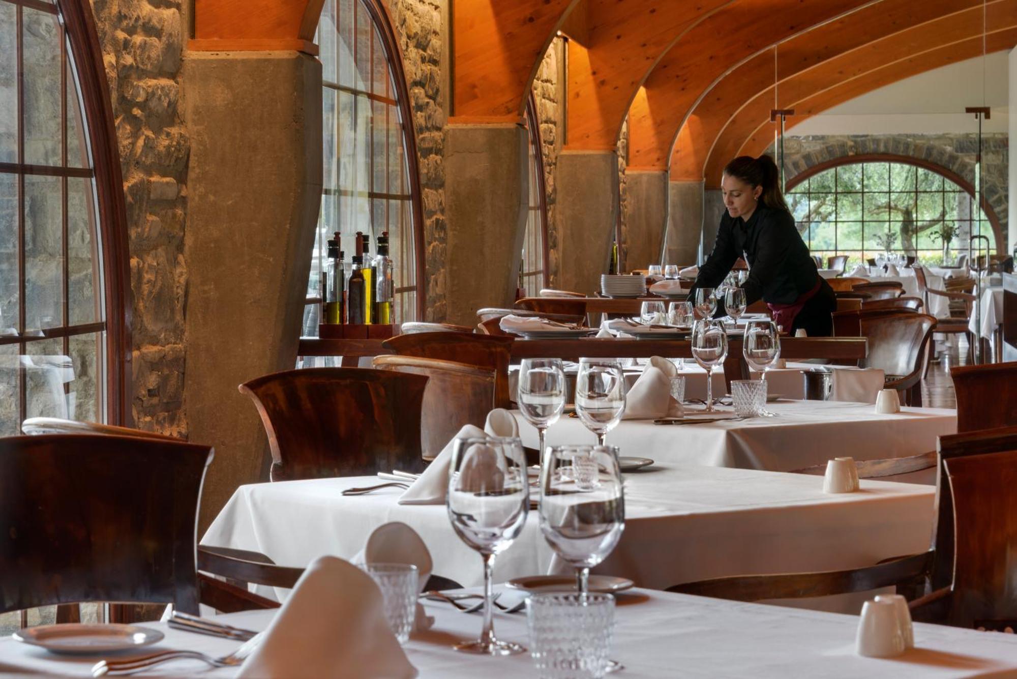 Hotel & Spa Monasterio De Boltaña Екстериор снимка Restaurant in the hotel