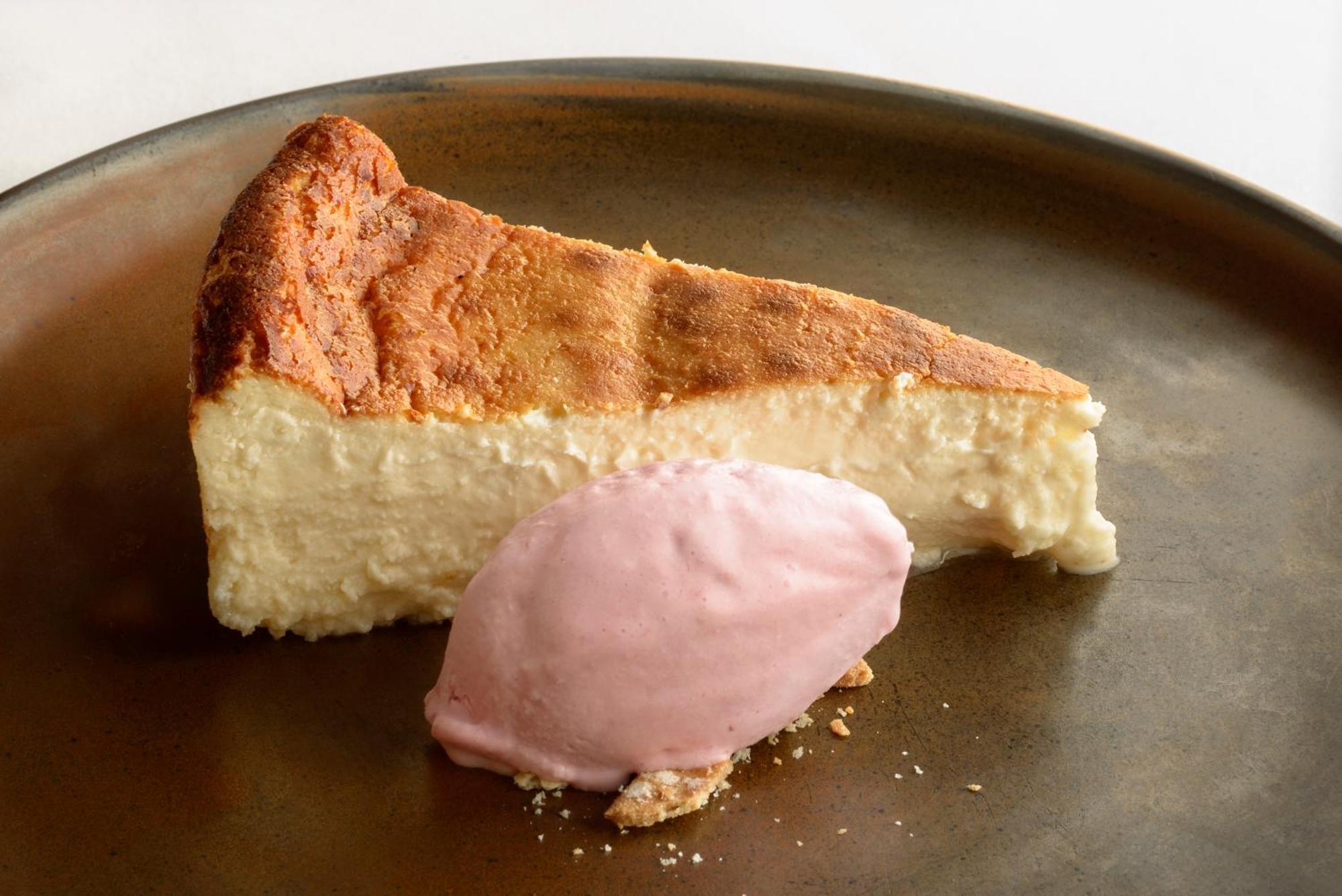 Hotel & Spa Monasterio De Boltaña Екстериор снимка A slice of cheesecake with a scoop of sorbet