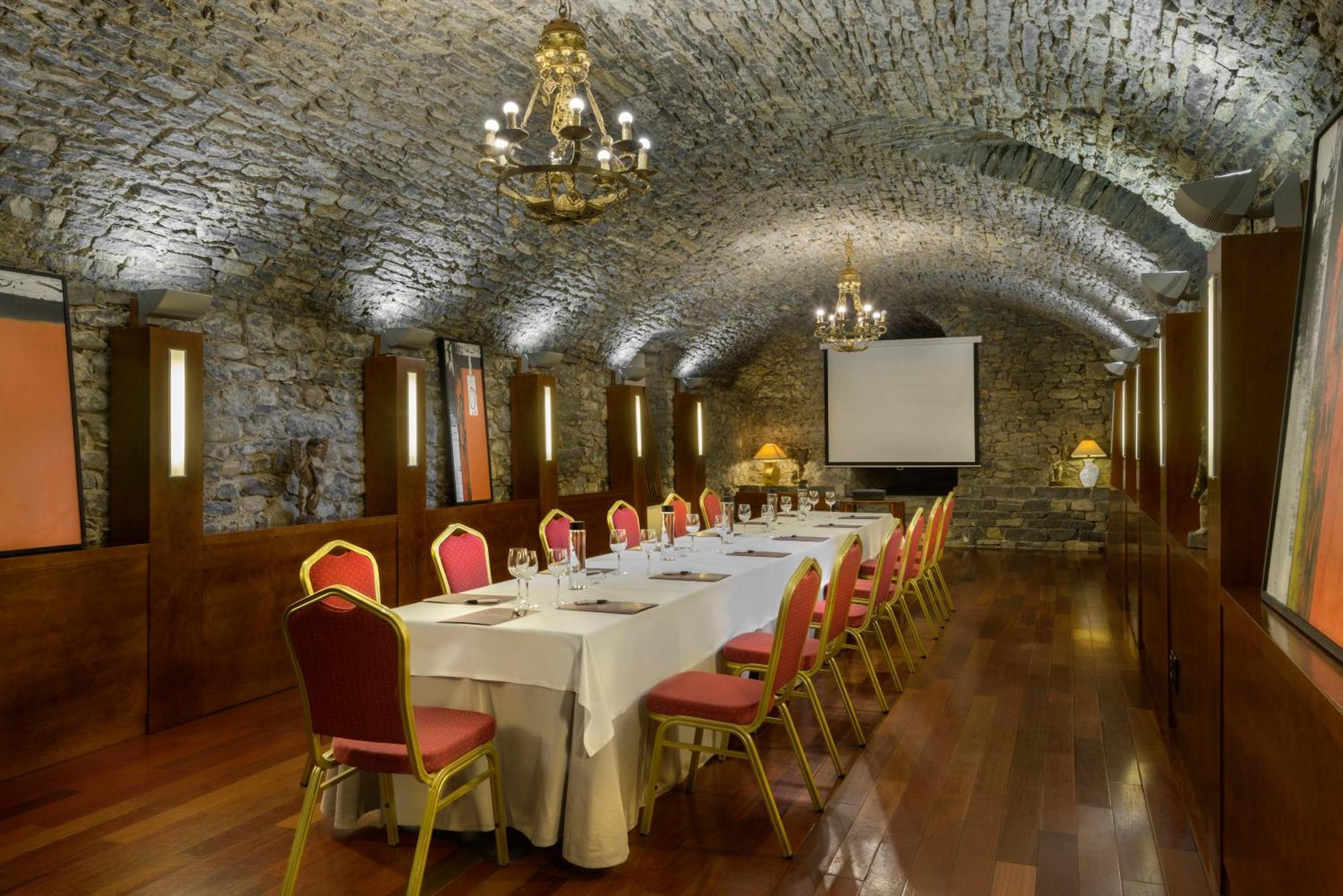 Hotel & Spa Monasterio De Boltaña Екстериор снимка The Long Room