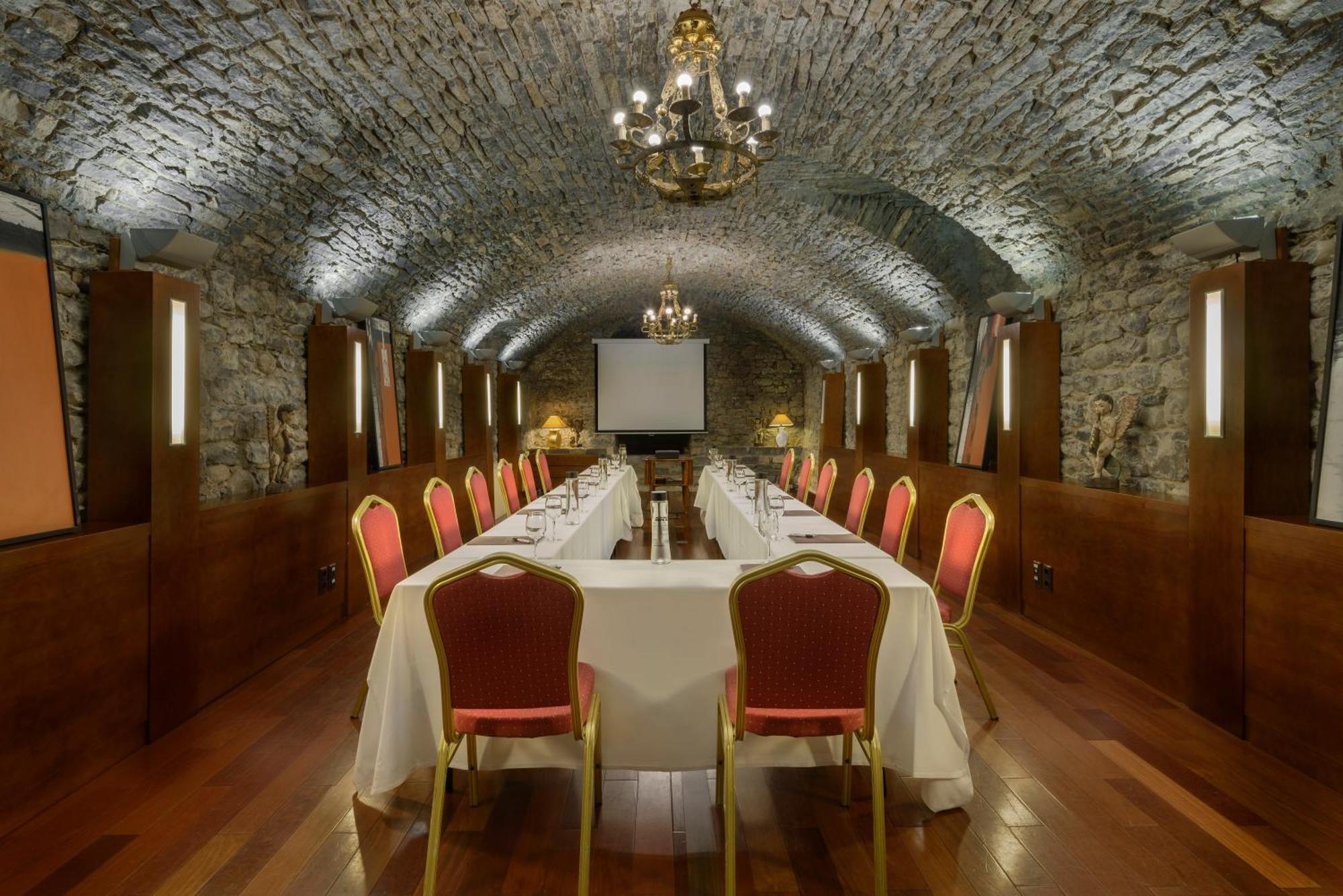 Hotel & Spa Monasterio De Boltaña Екстериор снимка The Wine Room
