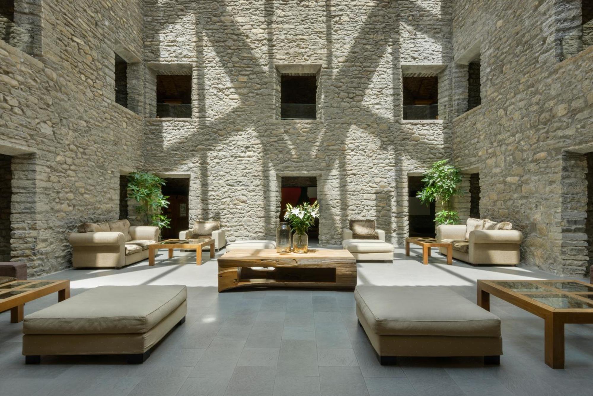 Hotel & Spa Monasterio De Boltaña Екстериор снимка Interior of the hotel