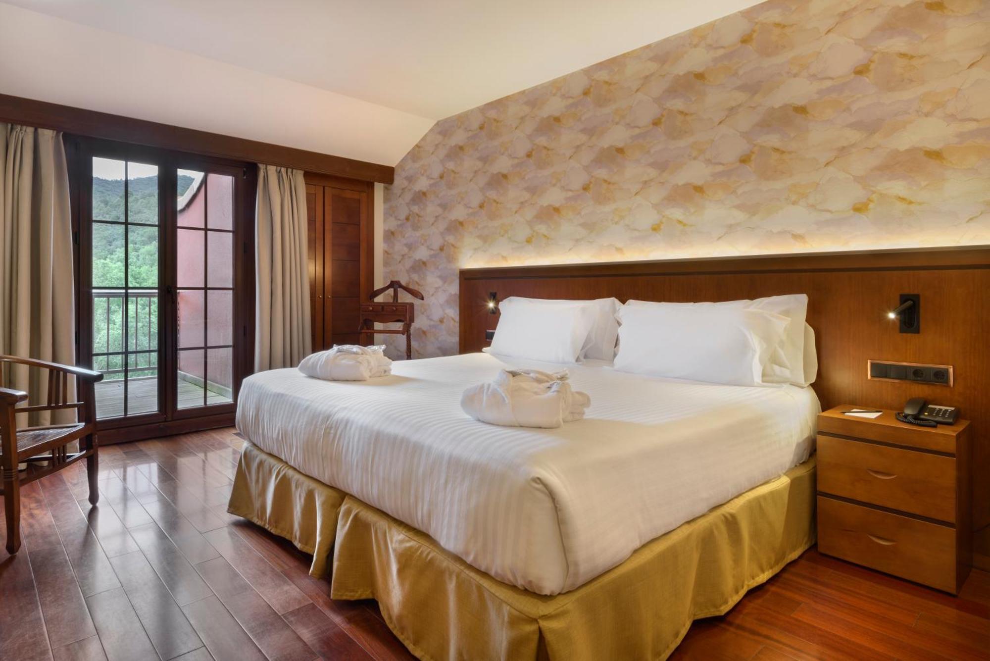 Hotel & Spa Monasterio De Boltaña Екстериор снимка Deluxe room