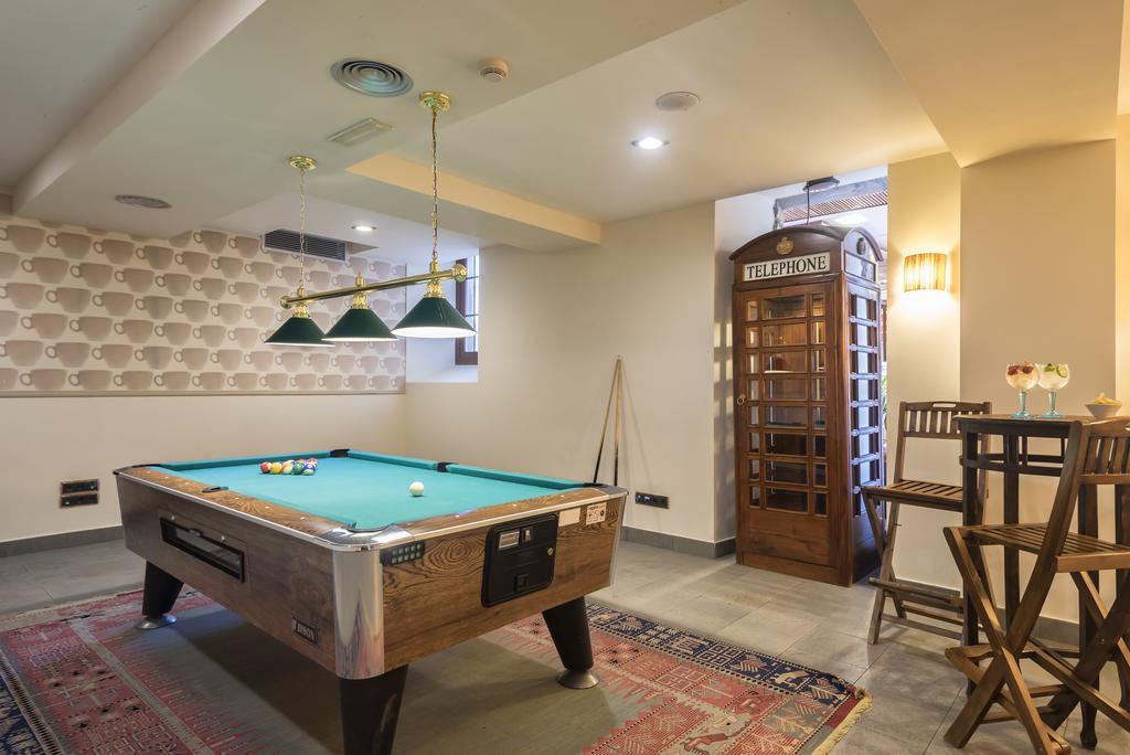Hotel & Spa Monasterio De Boltaña Екстериор снимка The games room